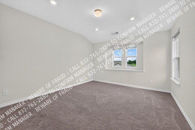 Building Photo - 395 Boroughbridge Dr