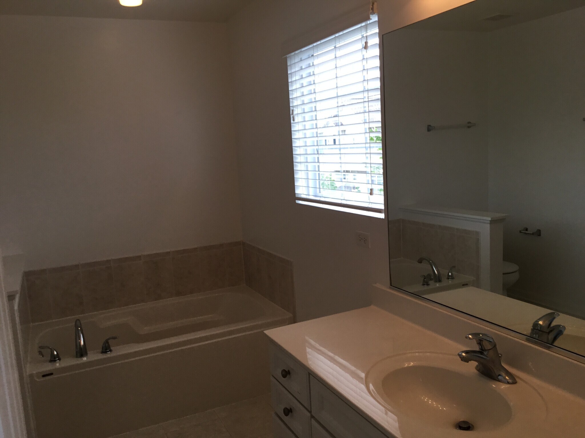Building Photo - 312 Evergreen Cir