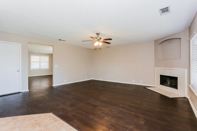 Building Photo - 1511 Columbia Dr