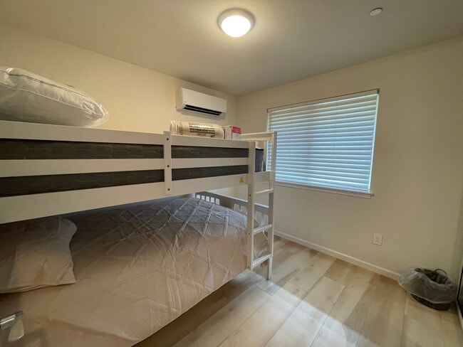 Building Photo - Fully Furnished 3 Bedroom/2 Bathroom