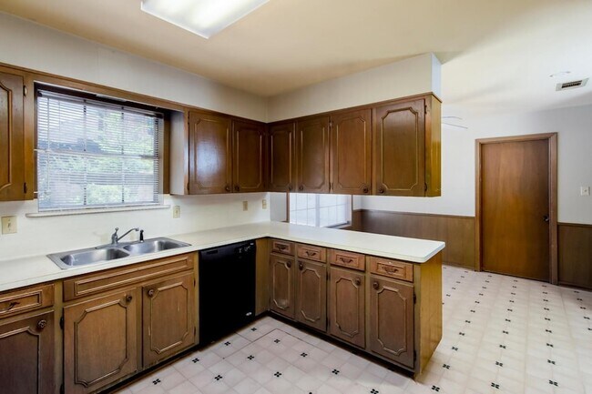 Building Photo - 1510 Belvedere Dr