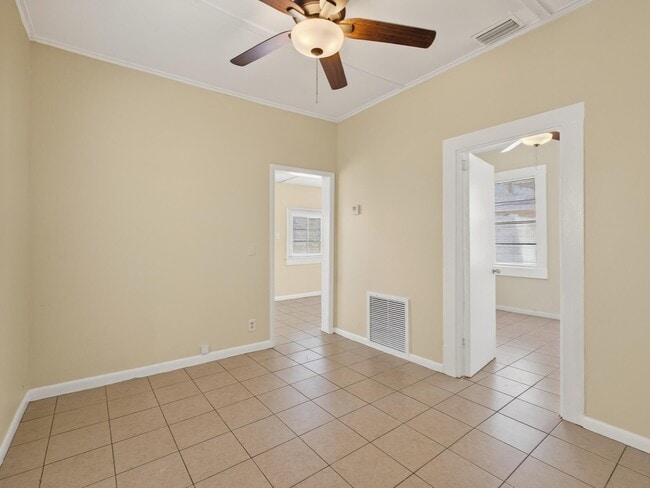 Building Photo - 964 W Lakewood Rd