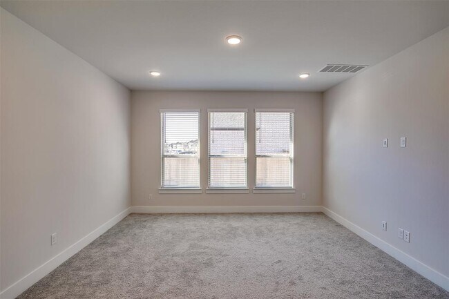 Building Photo - 2900 Miletto Dr