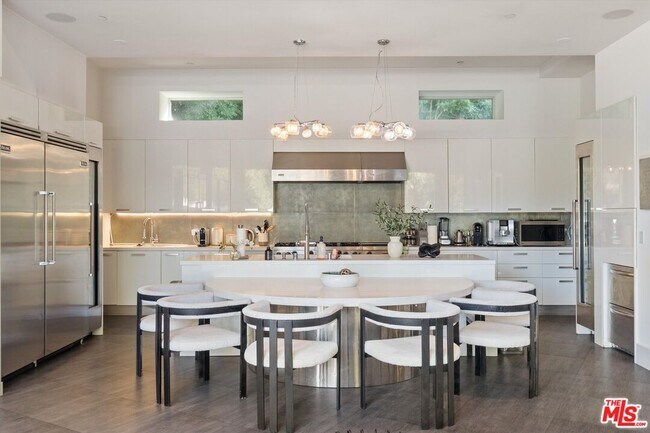 Building Photo - 2666 Hutton Dr