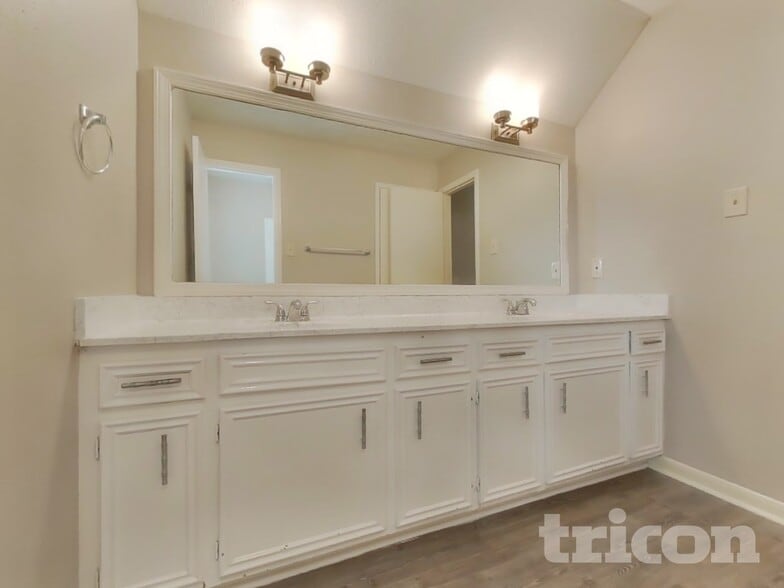 Building Photo - 12027 Arrowhead Glen Dr