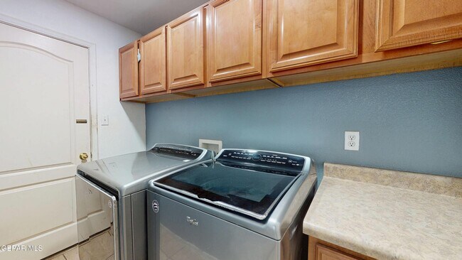 Building Photo - 10803 Elise St