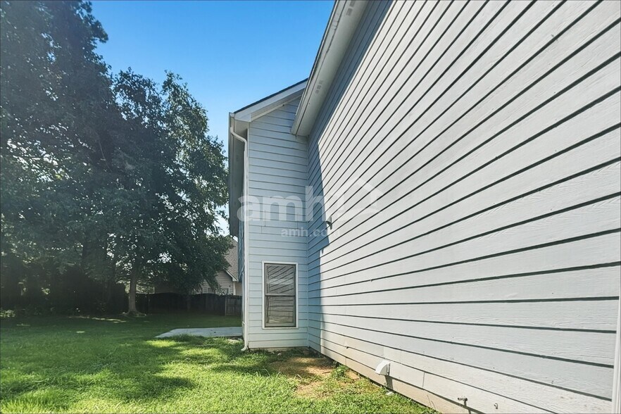 Building Photo - 1121 Lauren Way