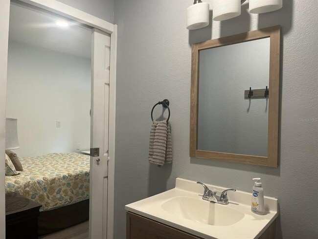 Building Photo - 320 Orange Ave