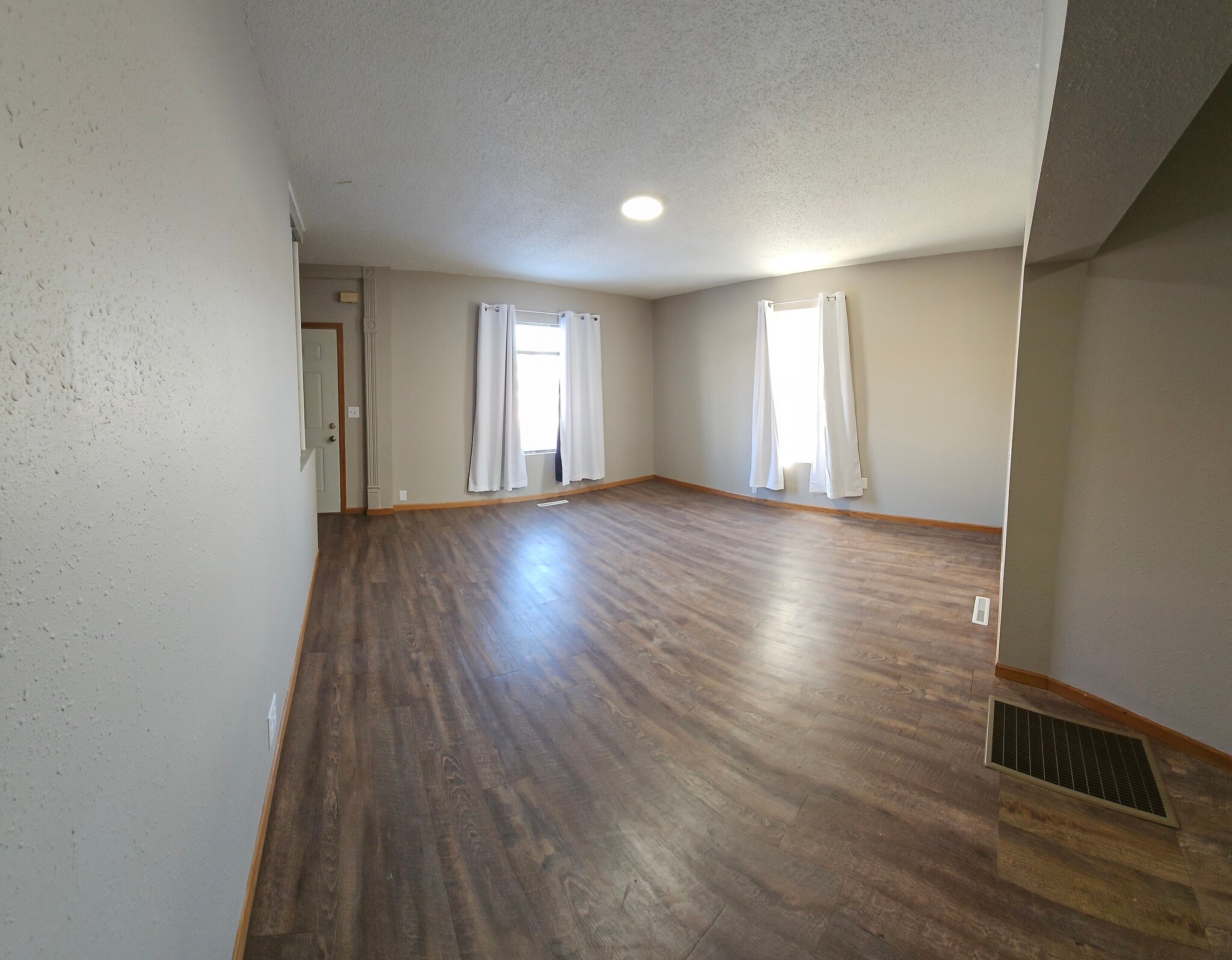 living room - 506 Bay St