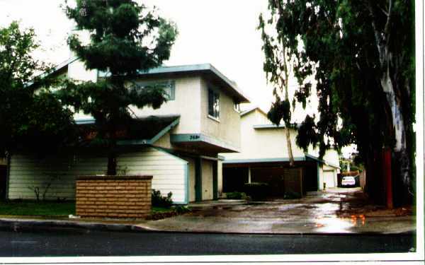 Building Photo - 369 Avocado St