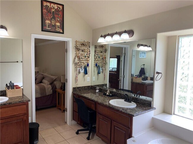 Building Photo - 16409 Broadbay Dr