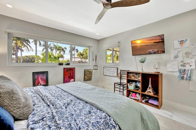 Building Photo - 1981 Coral Gardens Dr