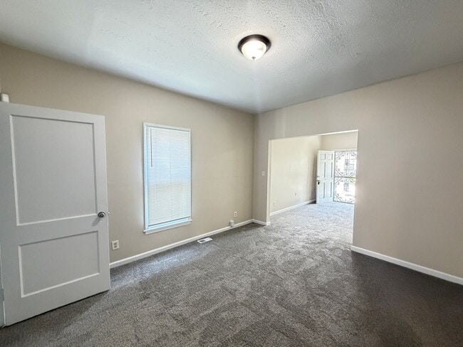 Building Photo - 1411 Sale Ave