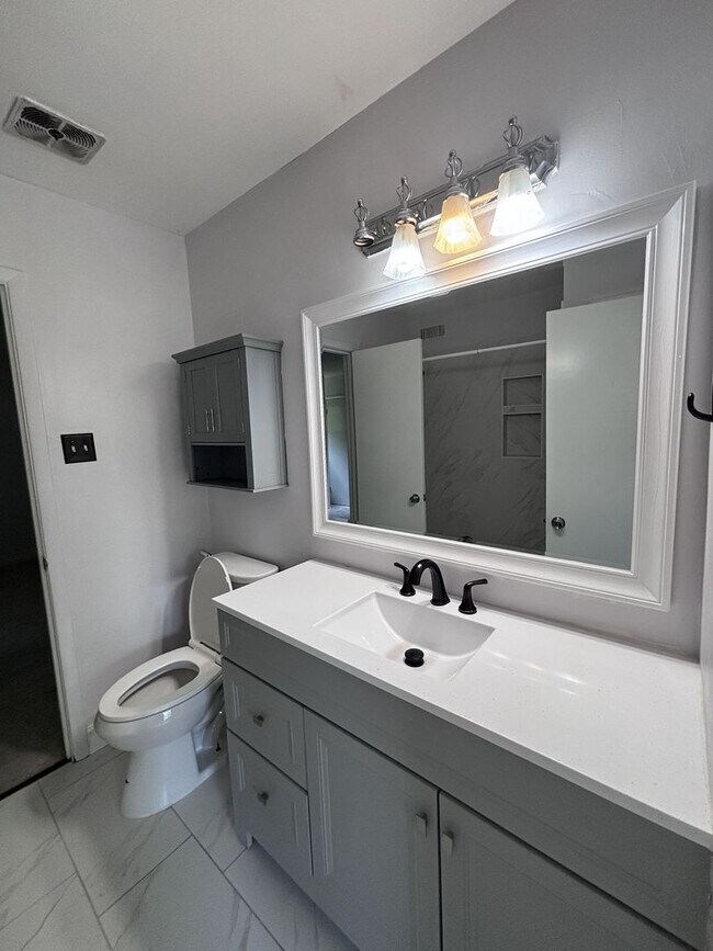 Building Photo - 2643 Southbury Cir