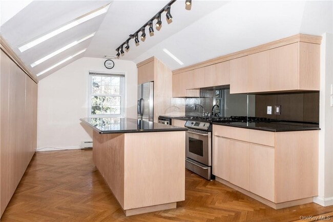 Building Photo - 89 Ridgewood Ave