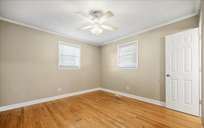 Building Photo - 1007 Greenleaf Rd