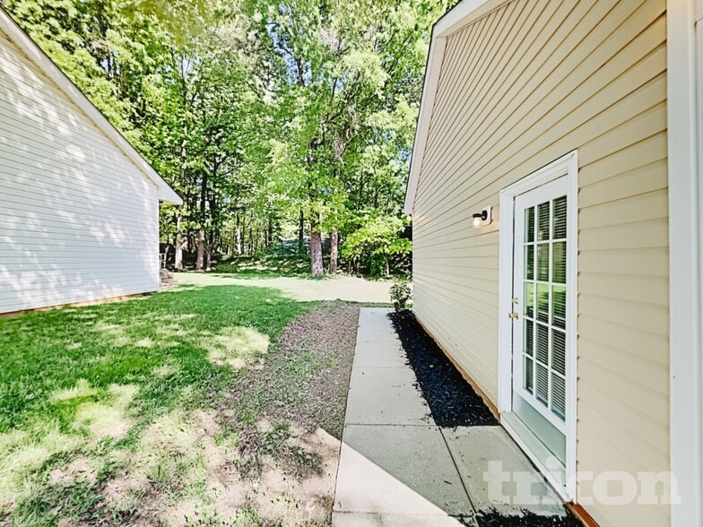 Building Photo - 7825 Pence Pond Ln