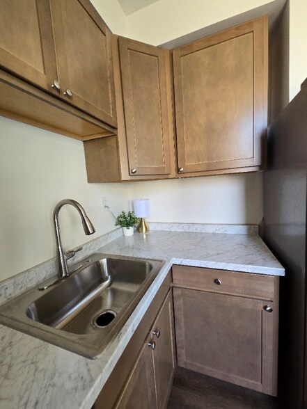 Building Photo - 100 Melvin Ave