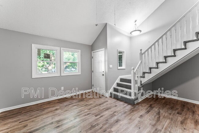 Building Photo - 1322 N Harvey Dr