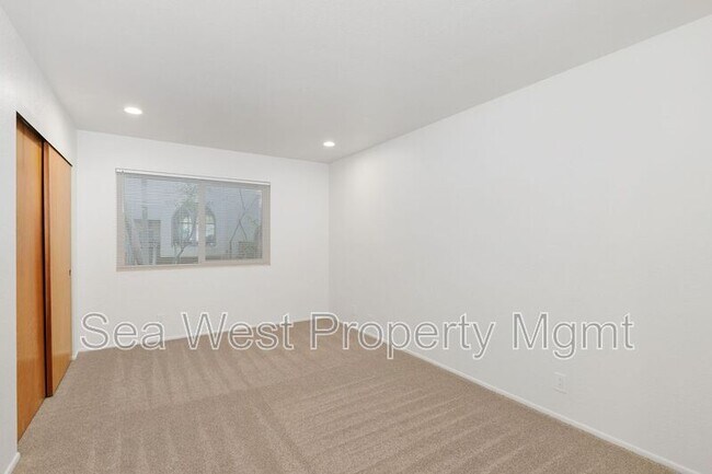 Building Photo - 115 Norfolk Dr