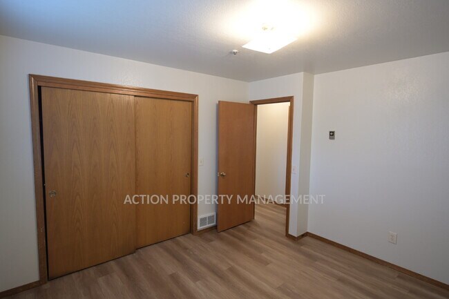 Building Photo - 2 bed 2 bath 1 car garage in Sequim