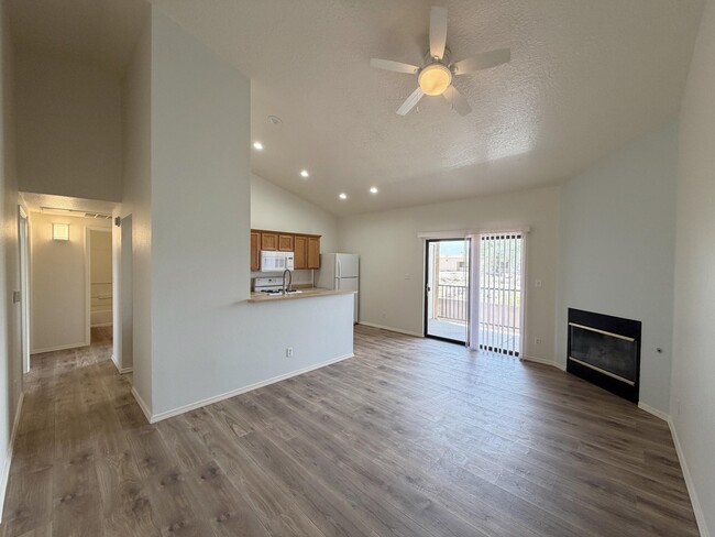 Building Photo - 1105 Meadowlark Way SE