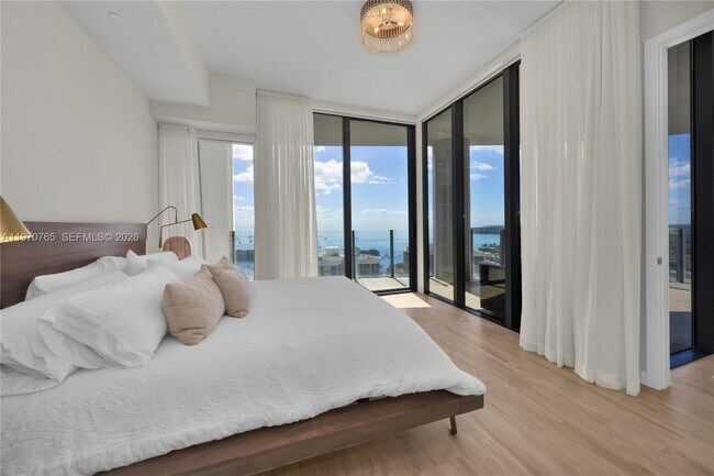 Building Photo - 2831 S Bayshore Dr