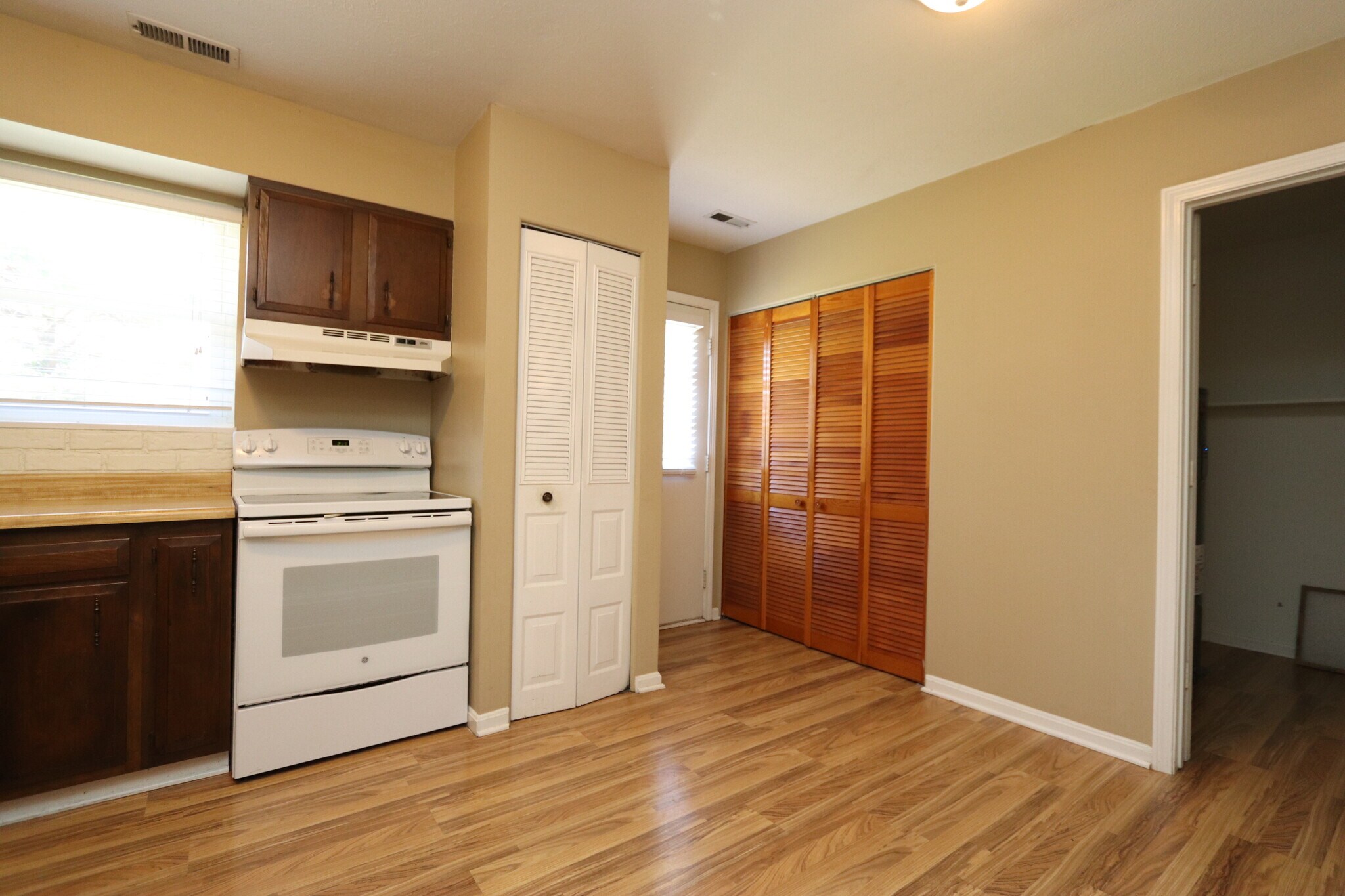 Building Photo - 6629 Ashbrooke Drive