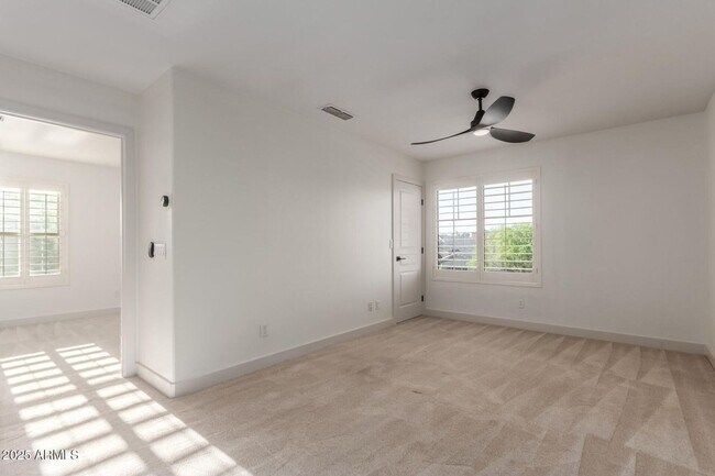 Building Photo - 3 bed, 2.5 bath Scottsdale home with POOL