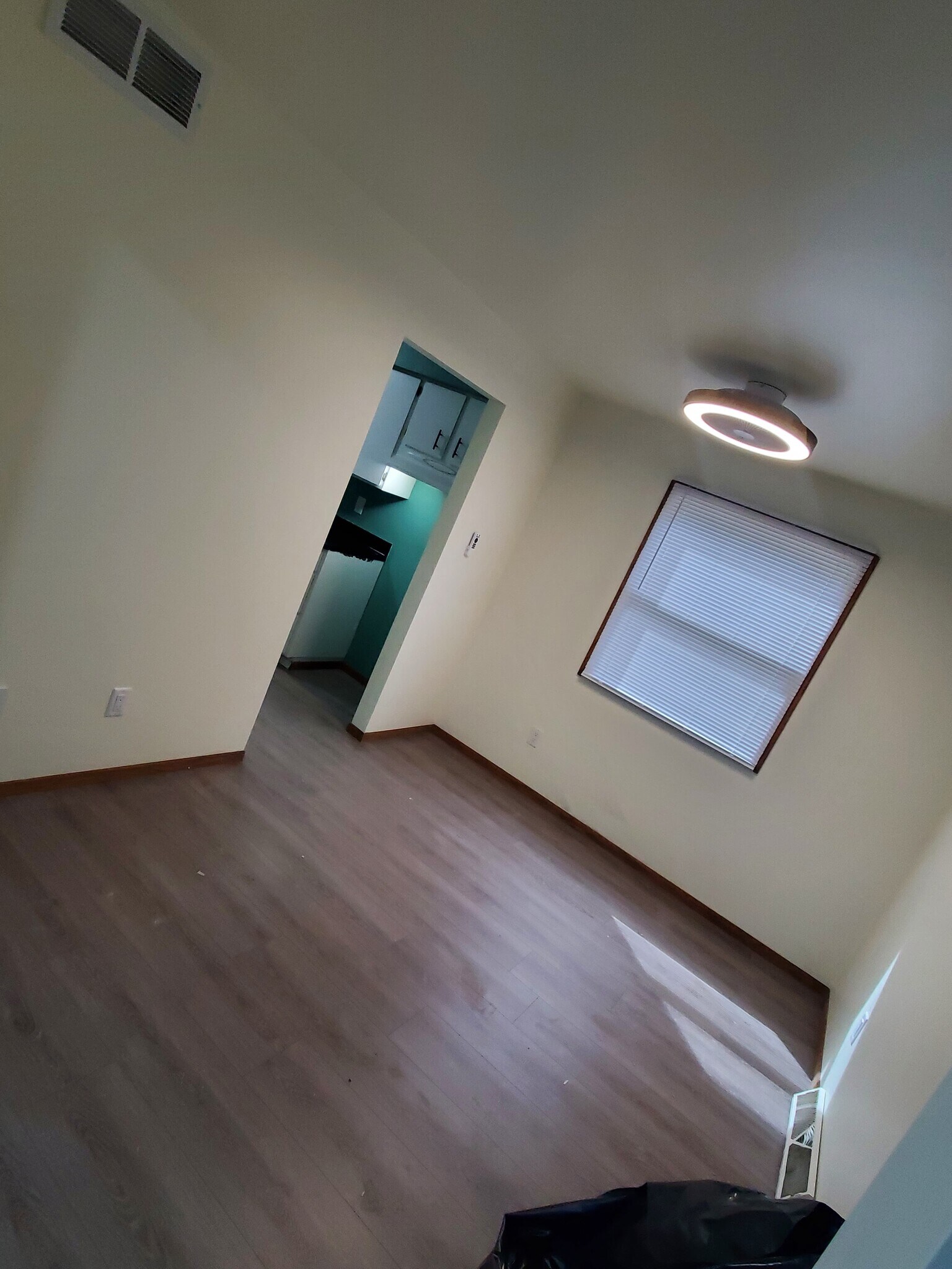 spacious living room - 1863 Wisconsin St