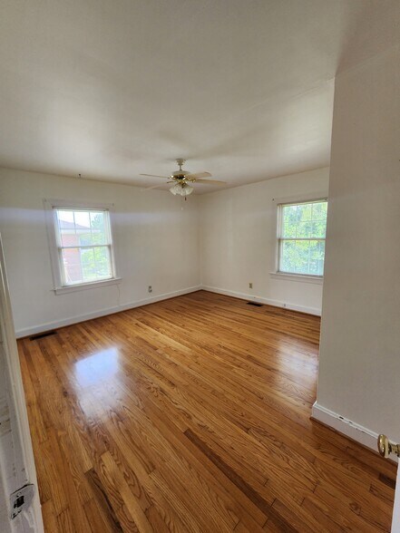 Building Photo - 145 Montgomery Ct