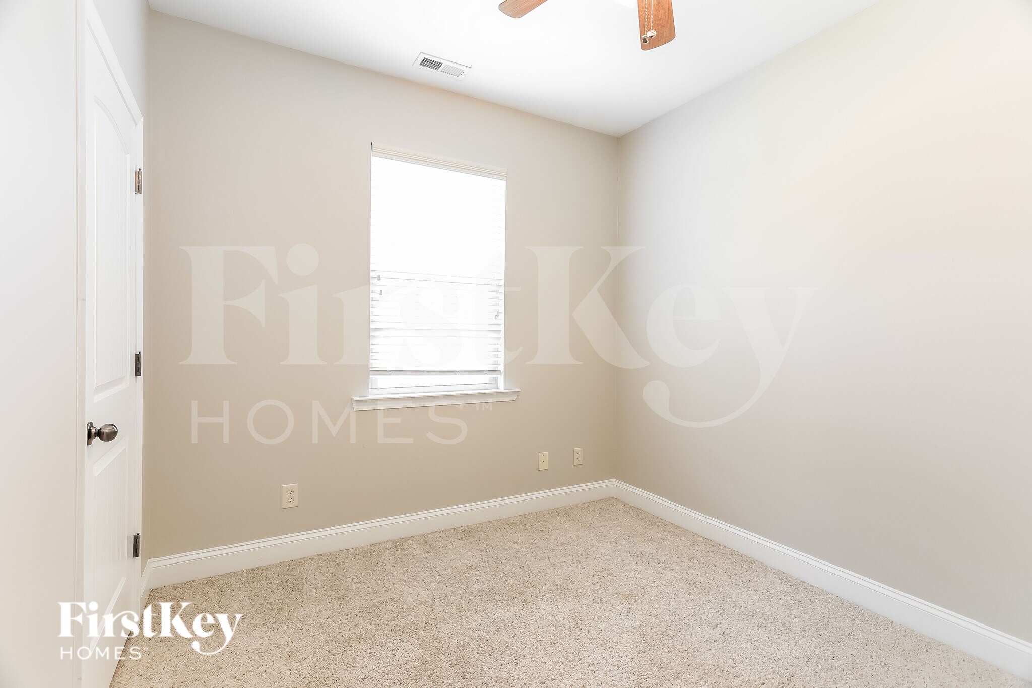 Building Photo - 20815 Sandy Dr