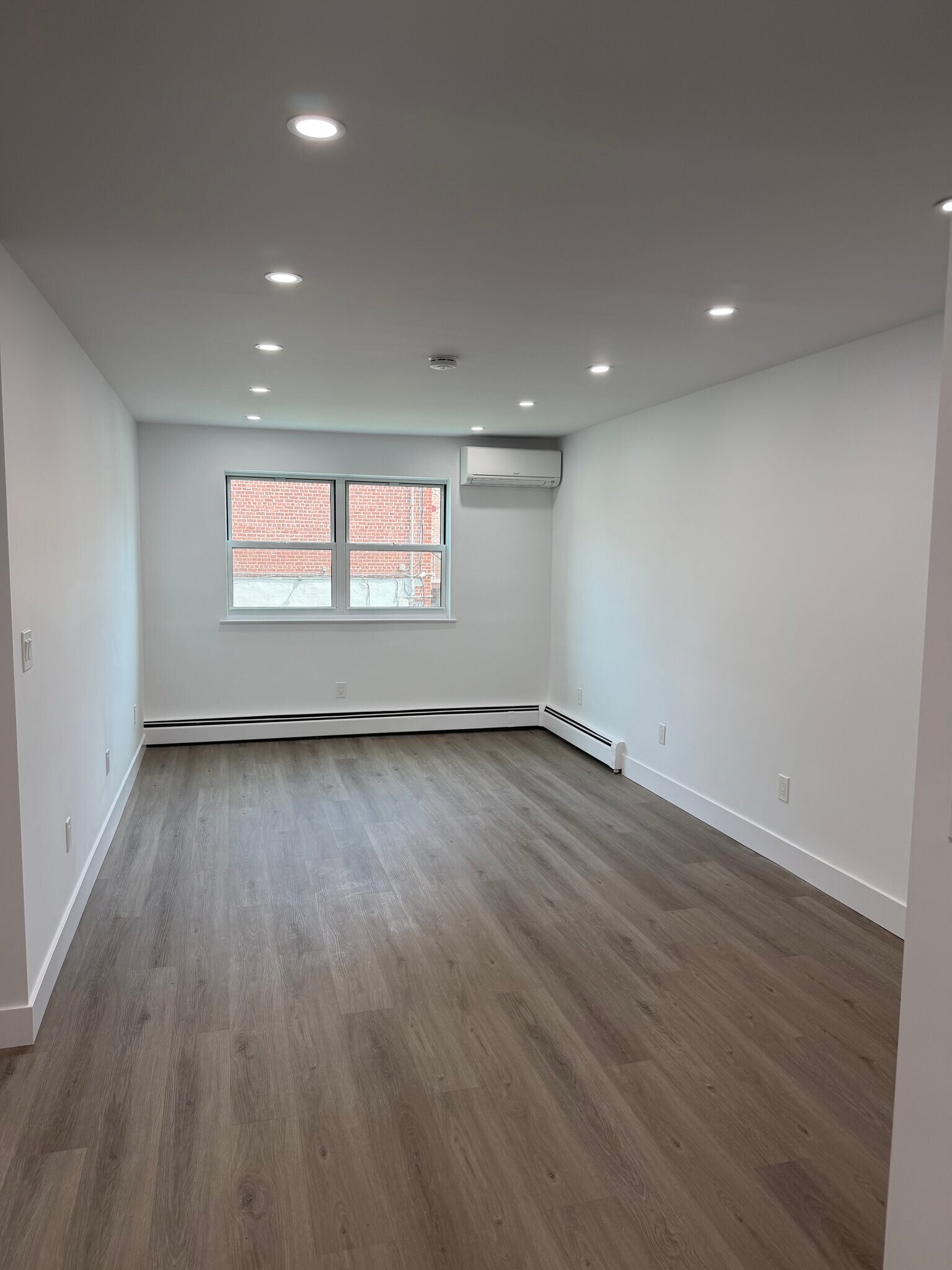 Building Photo - 4202 Oneida Ave