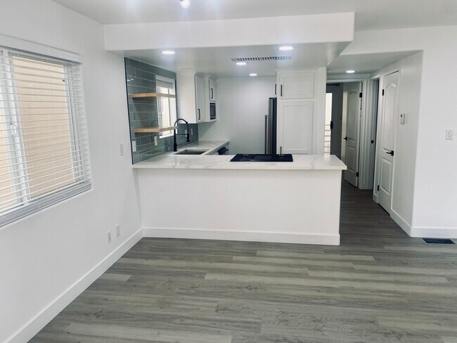 Building Photo - 213 Moonstone St