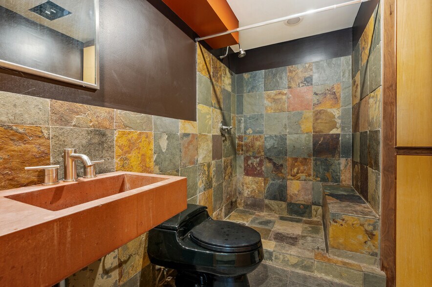 Building Photo - 740 Olivant Plz
