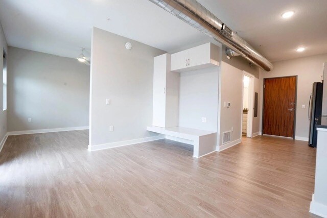 Building Photo - 400 SW 7th St