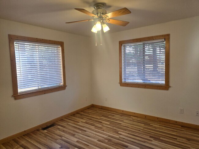 Building Photo - Lovely Lakewood Home