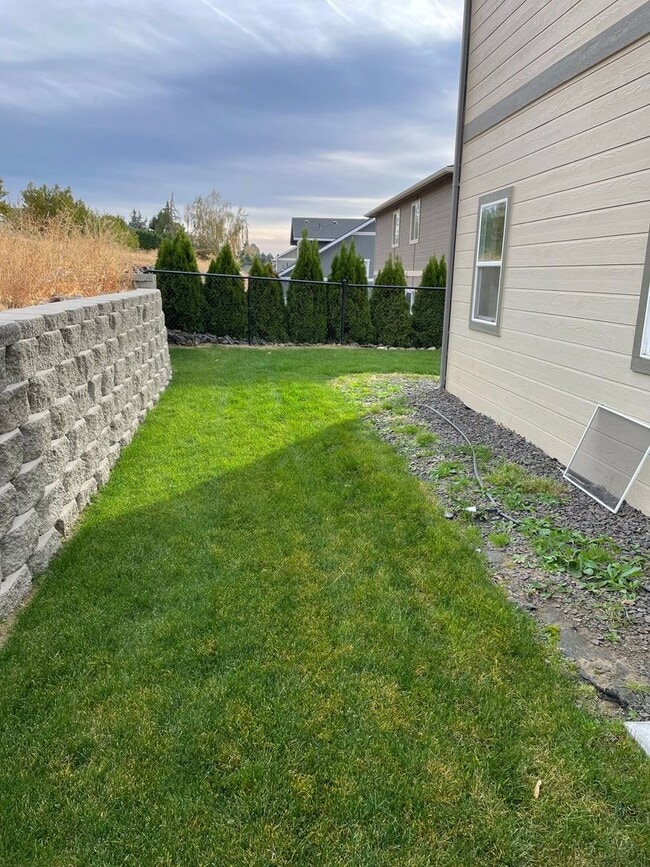 Stealth Investments, LLC. 217 N 76th Ave Yakima WA 98908 Apartment