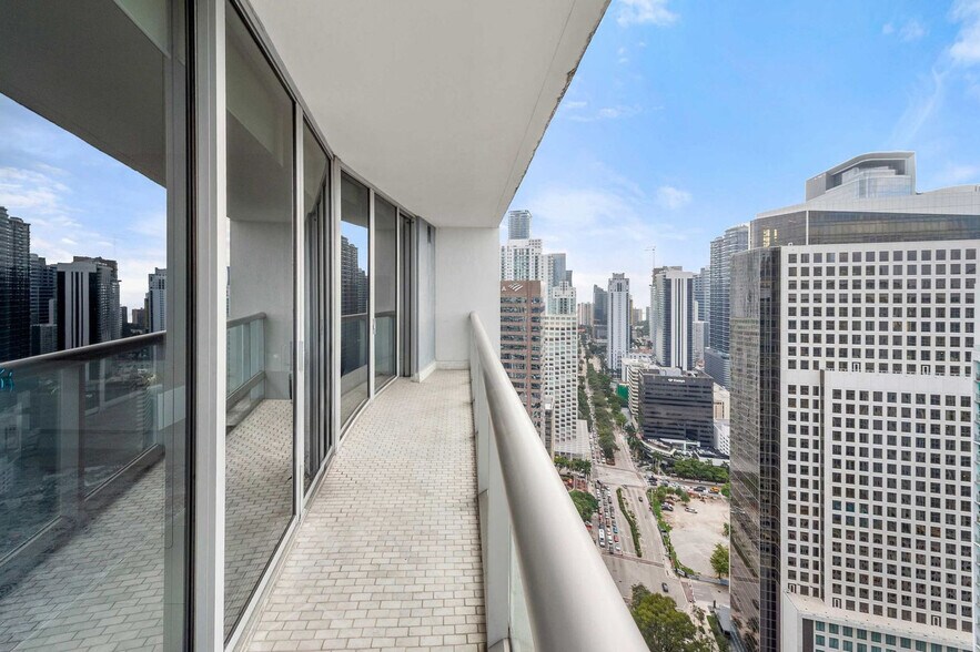 Building Photo - 485 Brickell Ave