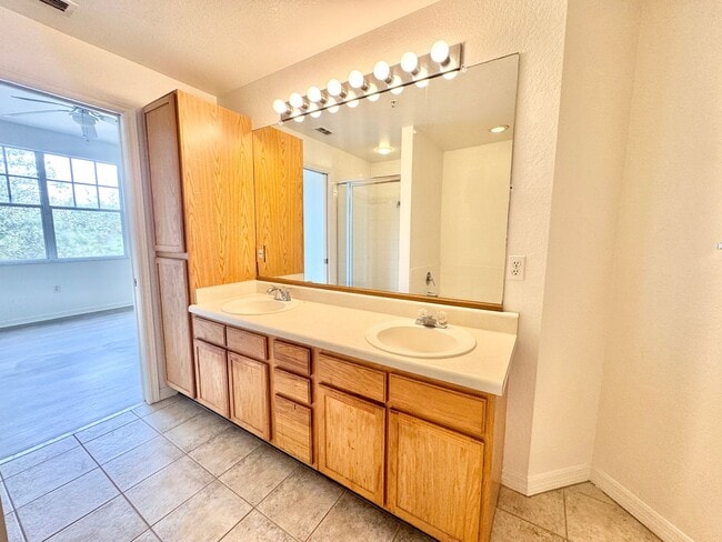 Building Photo - ** FAIRWAY PRESERVE ** 2 BED / 2 BATH CONDO - PET OK! - NORTH NAPLES - ANNUAL RENTAL