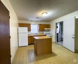 Building Photo - Washer and Dryer Hook-ups