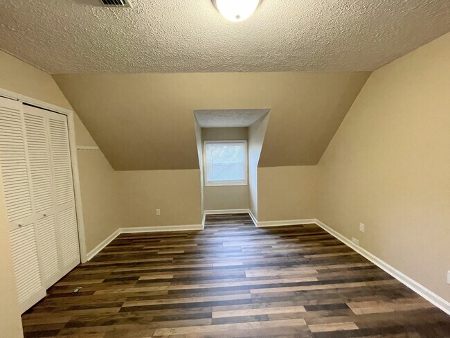 Building Photo - 205 Pine Ridge Rd