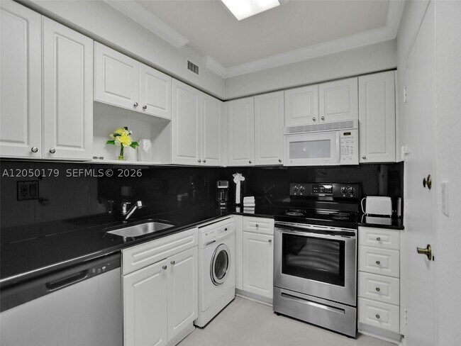 Building Photo - 2501 S Ocean Dr