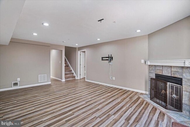 Building Photo - 2238 Merion Pond