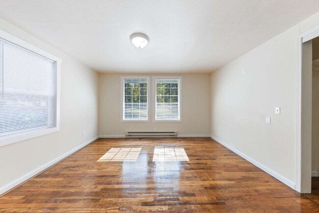 Building Photo - Updated 3 bedroom duplex