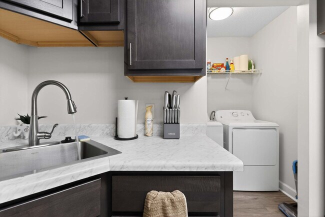 Building Photo - 800 Alexander Rd