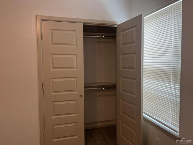 Building Photo - 1509 Shavano Dr