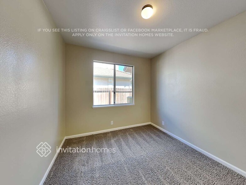 Building Photo - 869 Lariat Loop