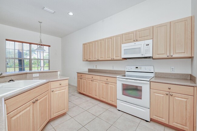 Building Photo - Emerson Square 4 Bedroom Home