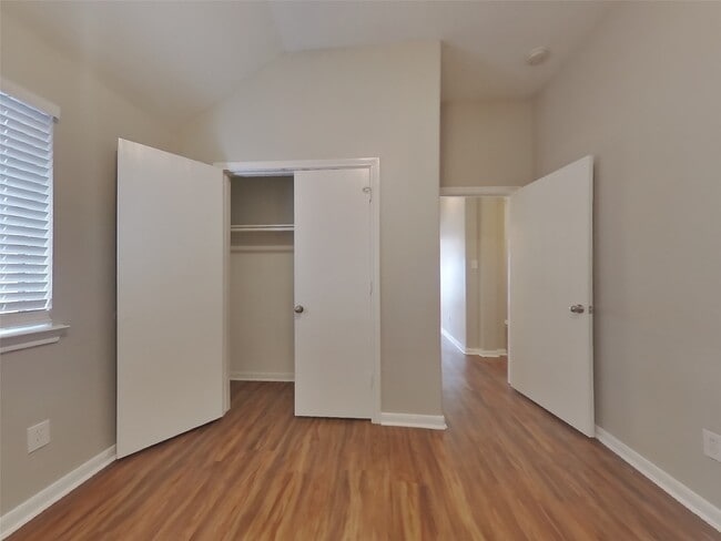 Building Photo - 810 Forest Hillside Ln